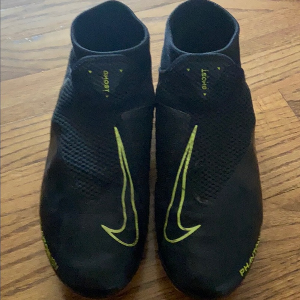 Soccer cleats